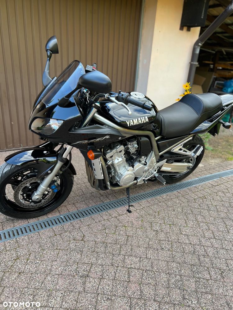 Yamaha FZS - 4
