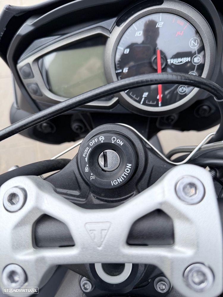 Triumph Street Triple R - 11