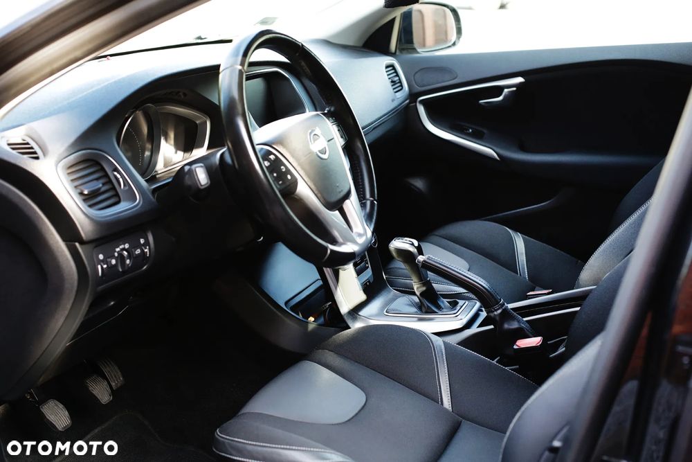 Volvo V40 D4 Drive-E R-Design Momentum - 5