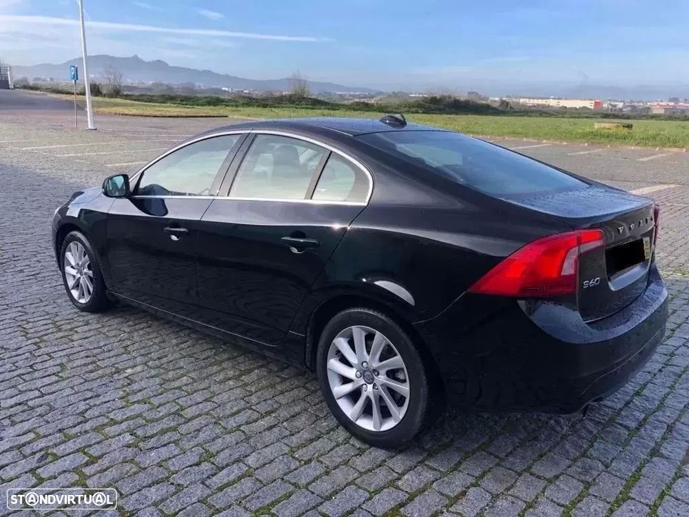 Volvo S60 2.0 D2 Kinetic Geartronic - 4