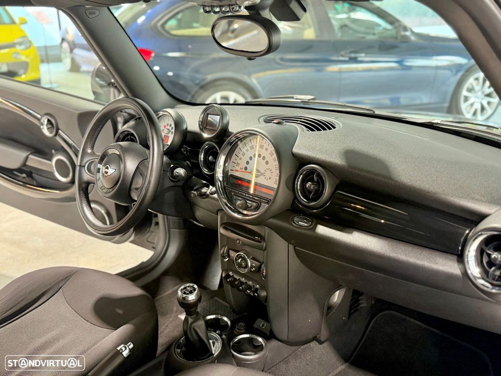 MINI 3 Portas Cooper D - 23