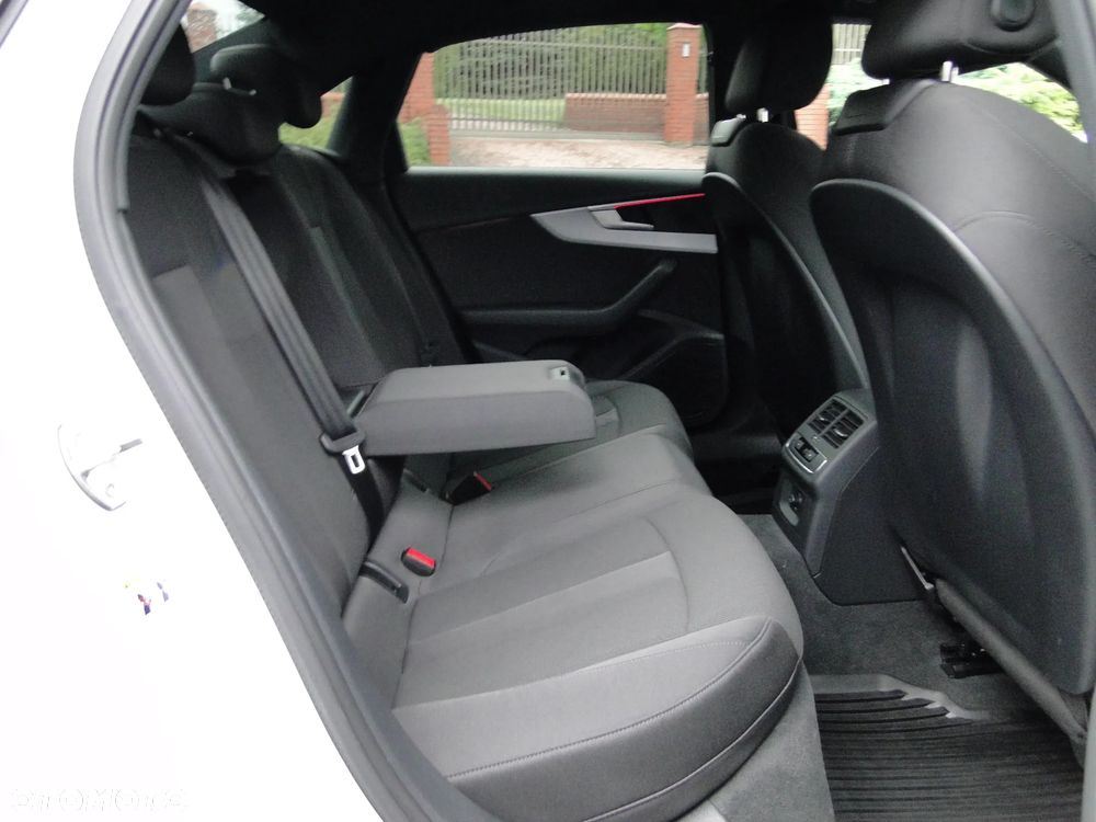 Audi A4 Limousine 35 TFSI mHEV S Line S tronic - 28