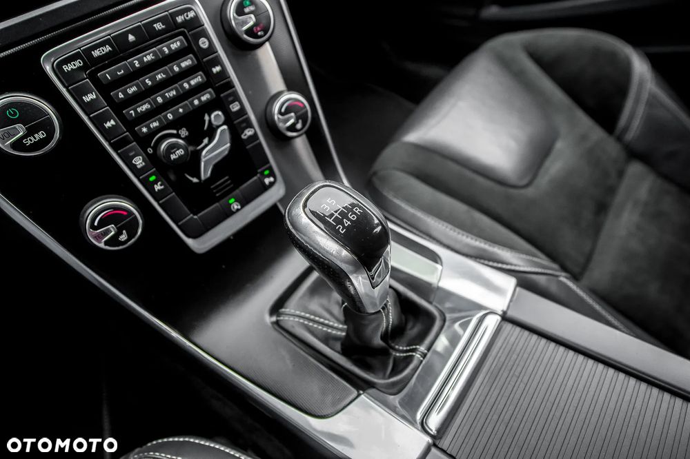 Volvo V60 D4 Drive-E R-Design Momentum - 34