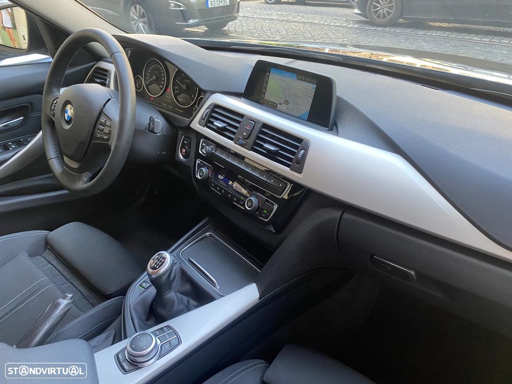 BMW 318 d Touring Ultimate - 23