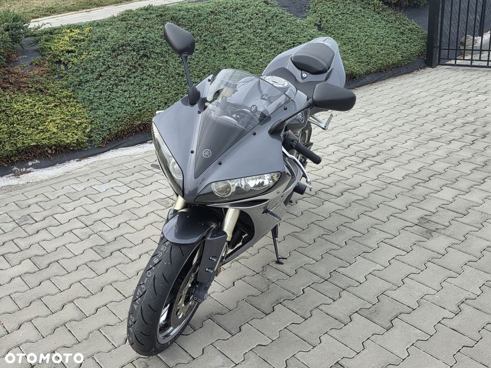 Yamaha R1 - 28