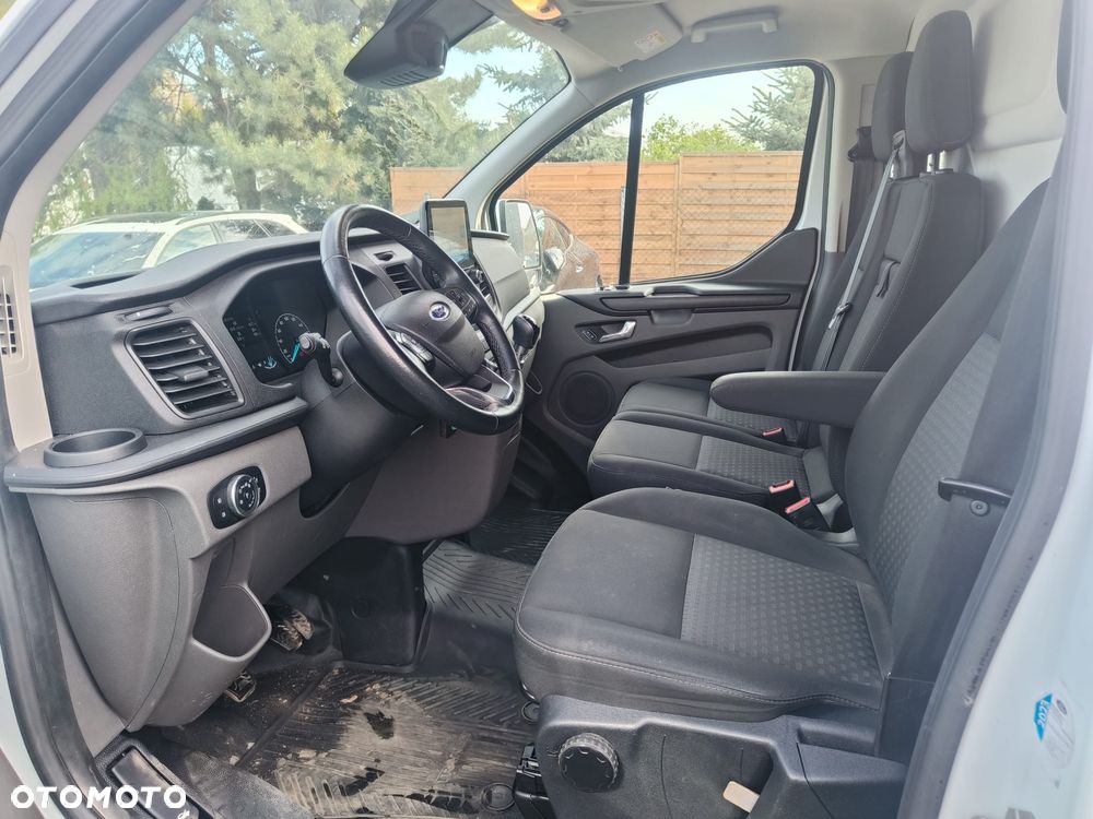 Ford TRANSIT CUSTOM - 13
