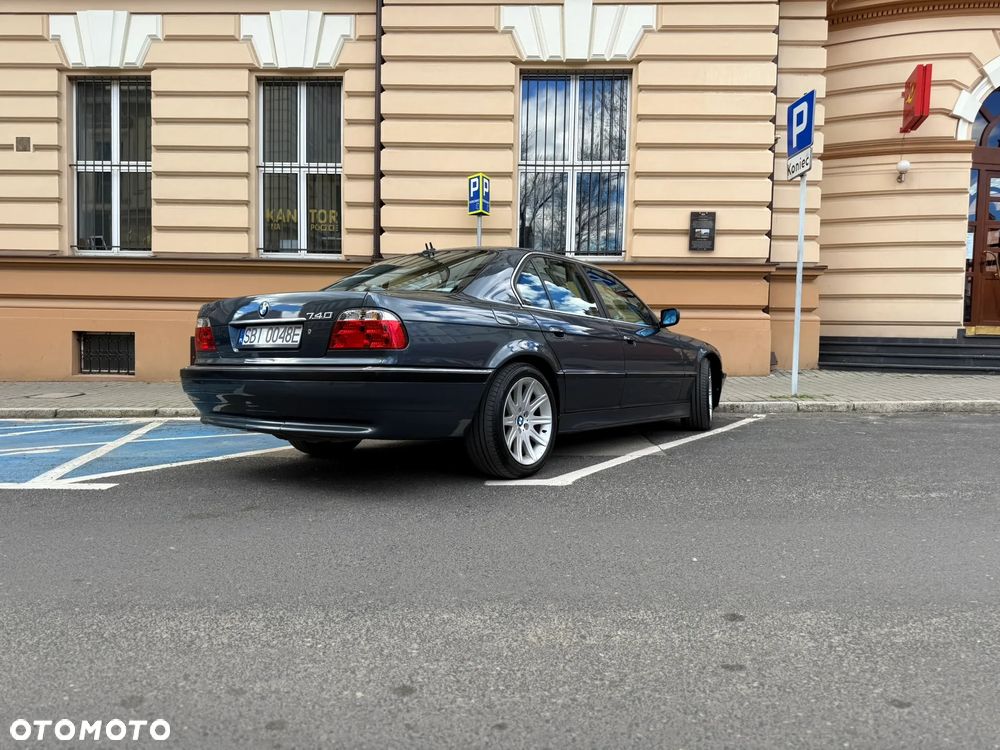 BMW Seria 7 740i - 5