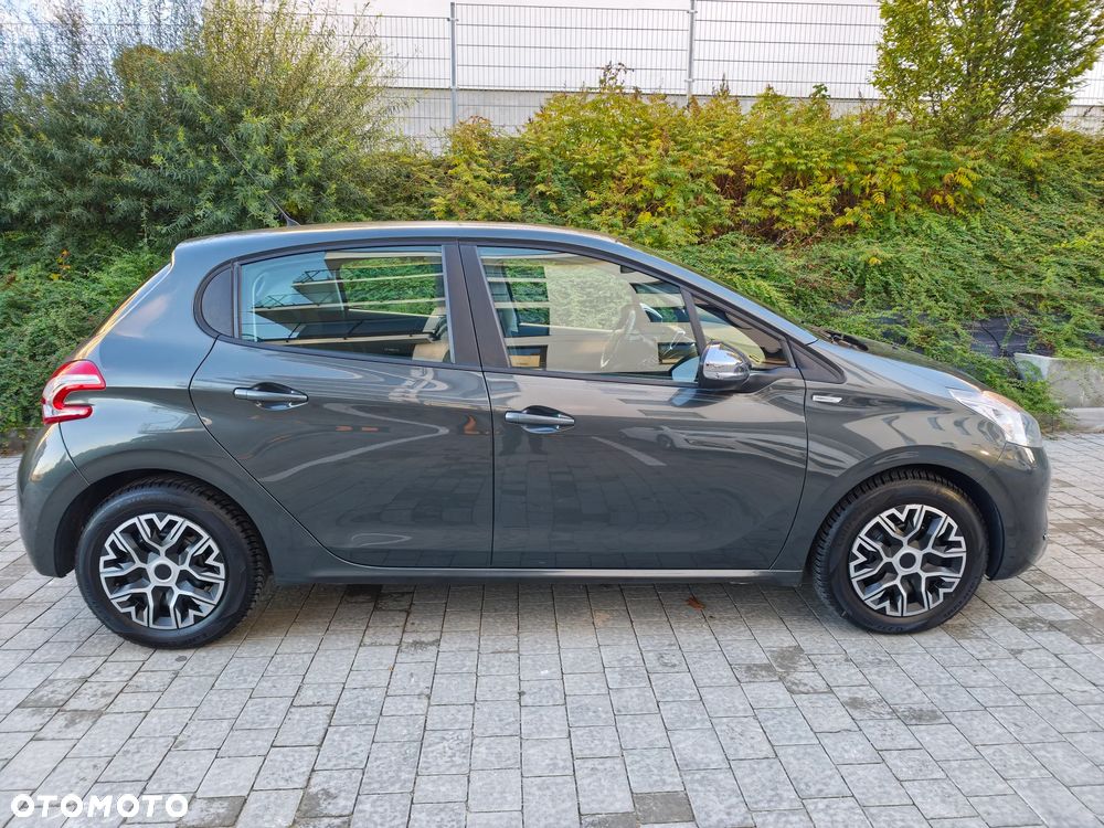 Peugeot 208 2013 photo 3