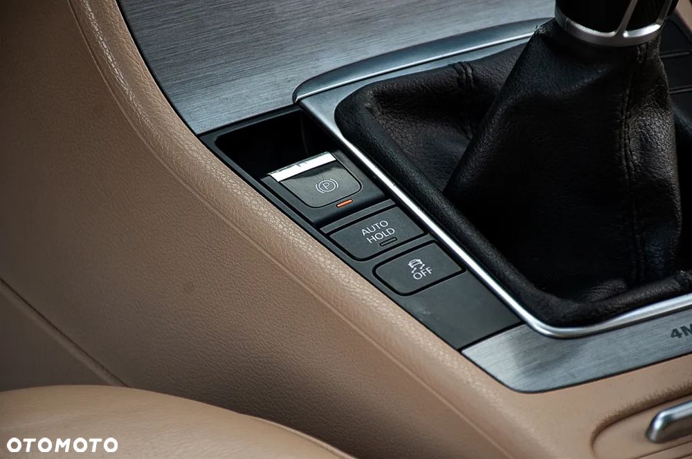 Volkswagen Passat 2.0 TDI 4Mot Highline - 38