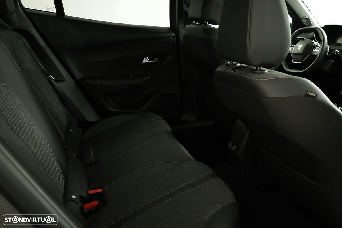 Peugeot 2008 1.2 PureTech Allure EAT8 - 23