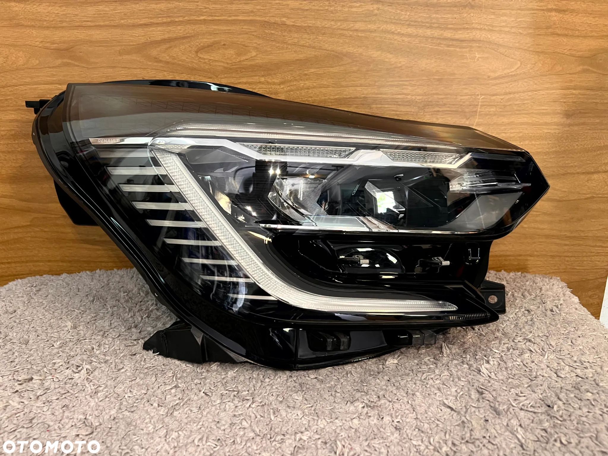 RENAULT CAPTUR II 2019-2023 LAMPA PRAWY PRZÓD PRAWA PRZEDNIA REFLEKTOR LED ORYGINAŁ EUROPA 260104525R - 1
