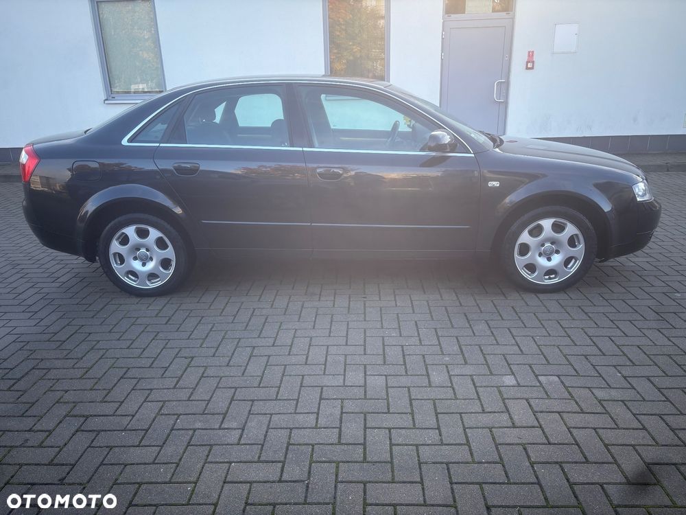 Audi A4 Limousine - 8