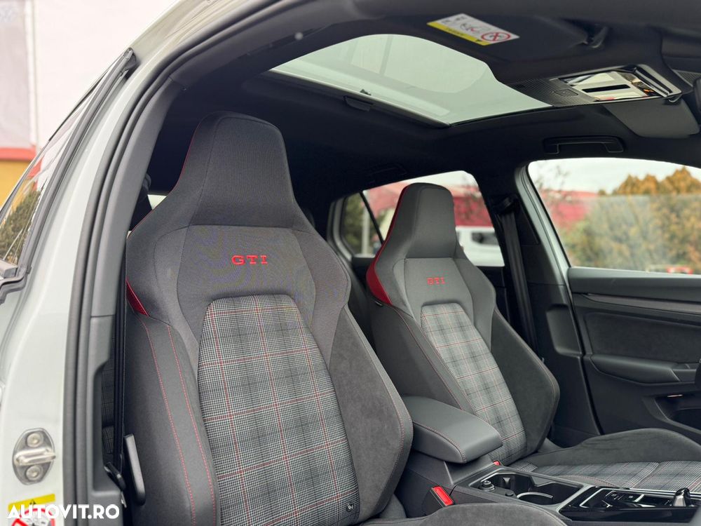 Volkswagen Golf GTI - 11