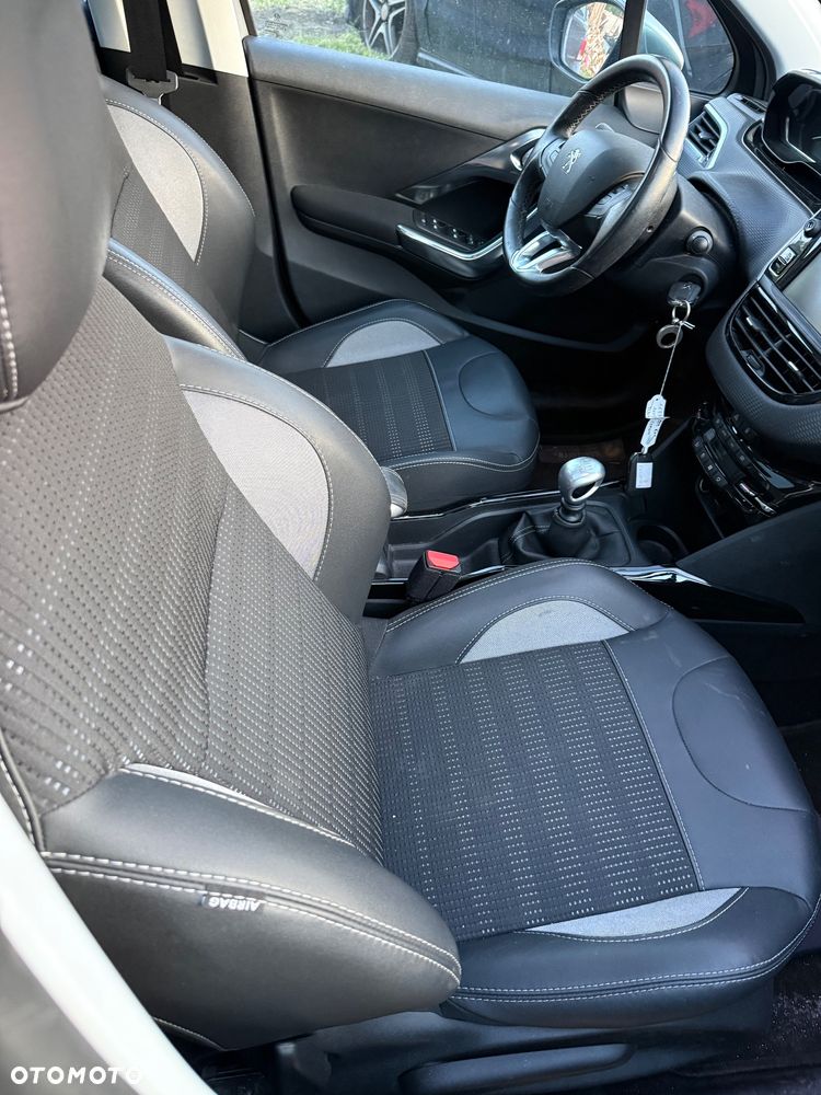 Peugeot 2008 - 12