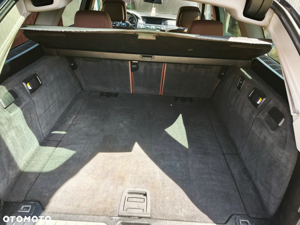 BMW Seria 5 525d Touring - 35