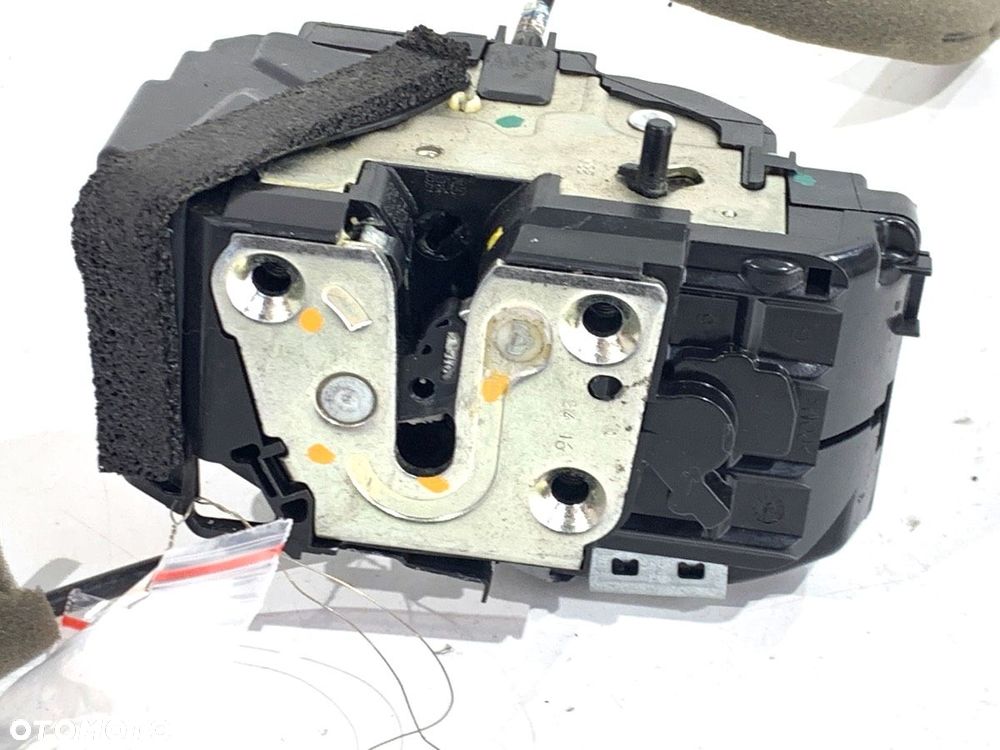 ZAMEK DRZWI LEWY TYŁ  NISSAN PULSAR liftback (C13) 2012 - 2022 1.5 dCi 81 kW [110 KM] olej - 1