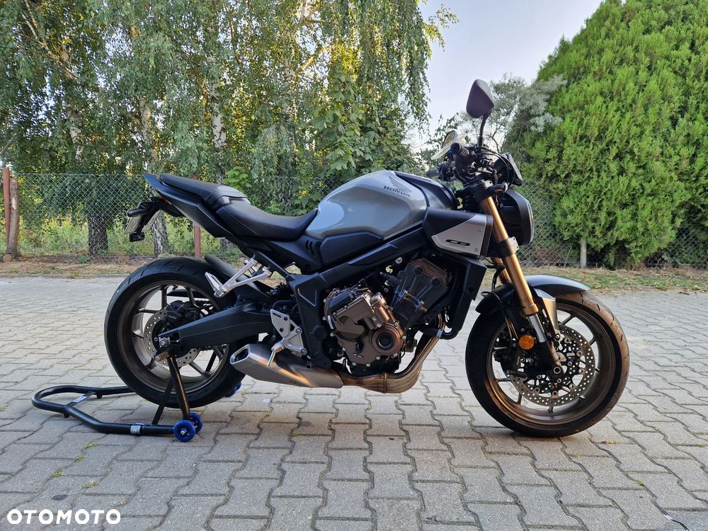 Honda CB - 1