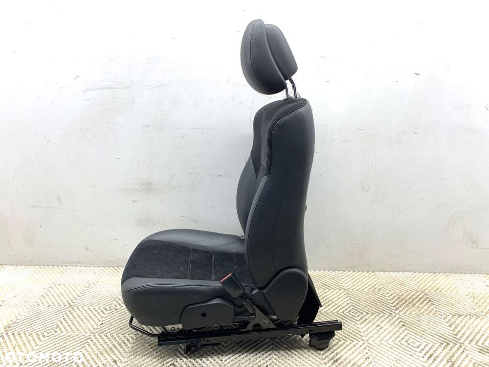 FOTEL PRAWY PRZÓD - 299.00 PLN - TOYOTA AVENSIS Kombi (_T27_) 2009 - 2018 2.0 D-4D (ADT270_) 91 kW - 4