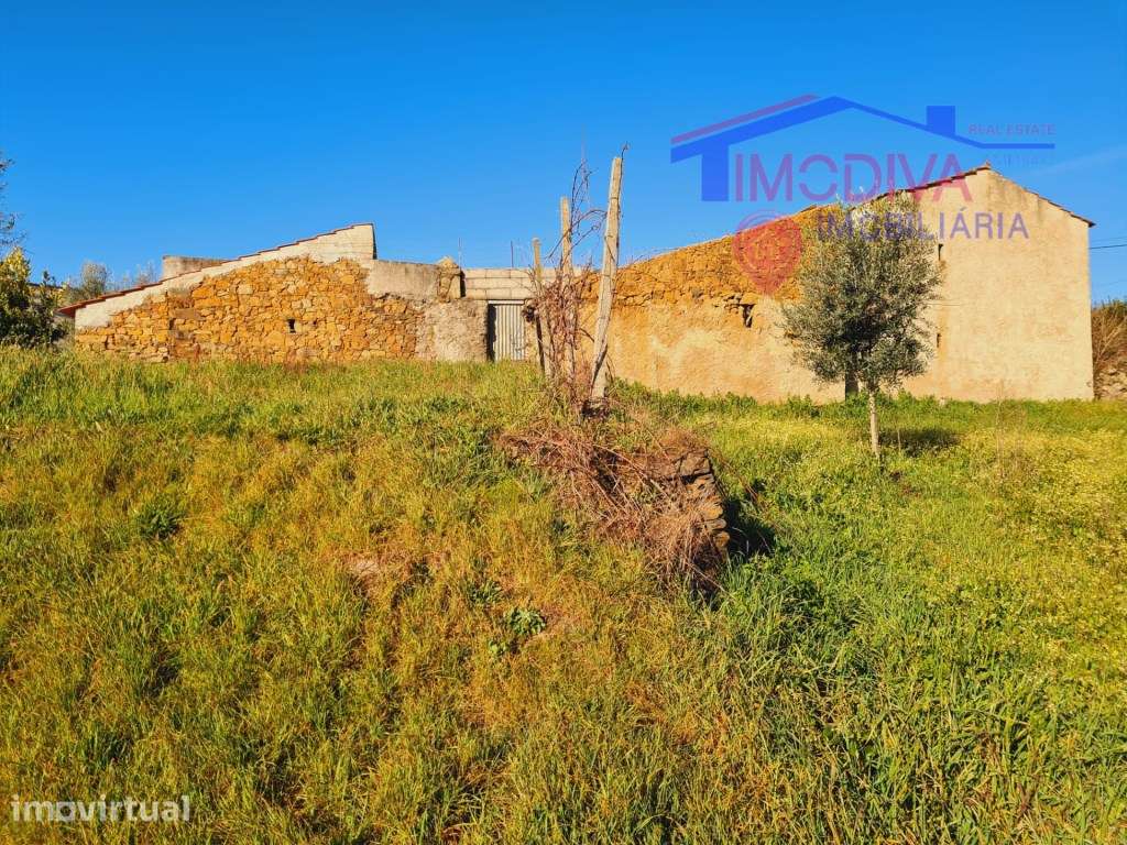 Terreno com ruína e projeto de construção aprovado - Grande imagem: 5/12