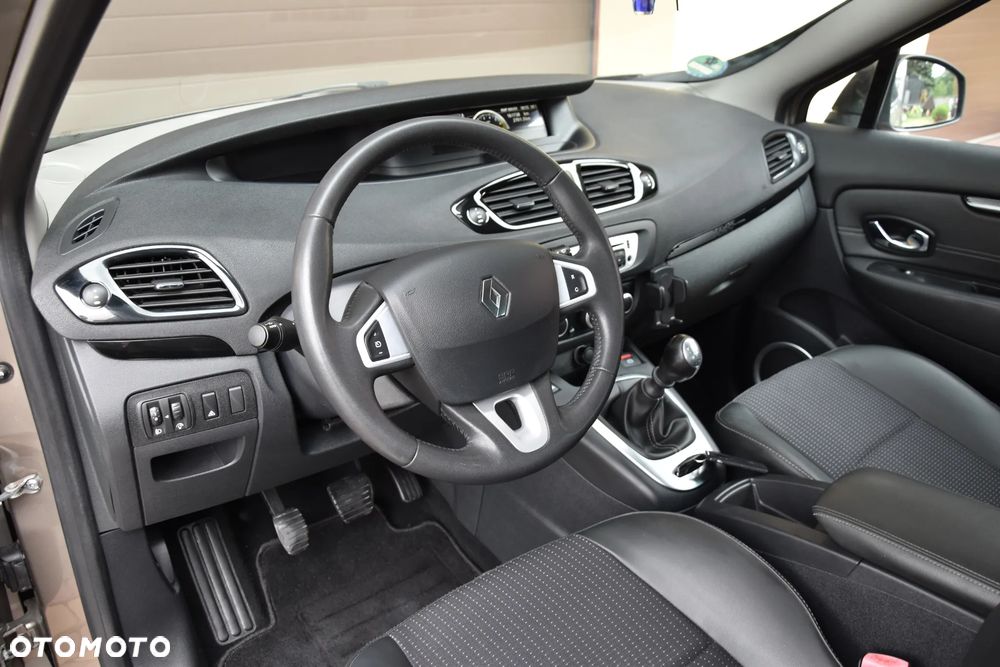 Renault Scenic 1.6 16V 110 Dynamique - 19
