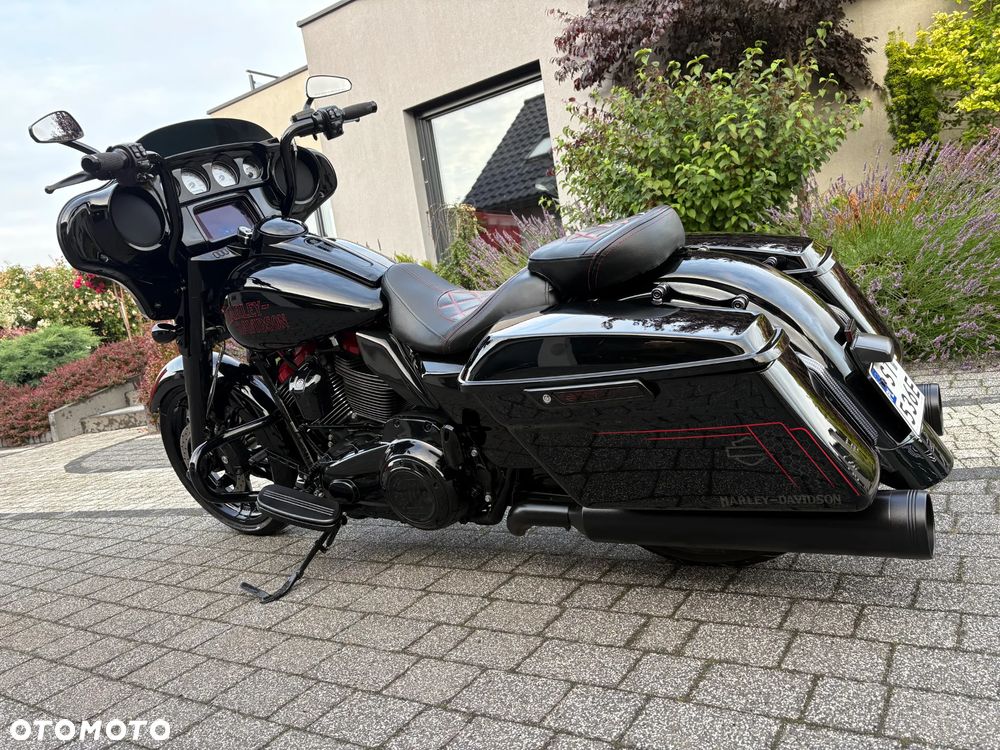 Harley-Davidson Touring Street Glide - 16