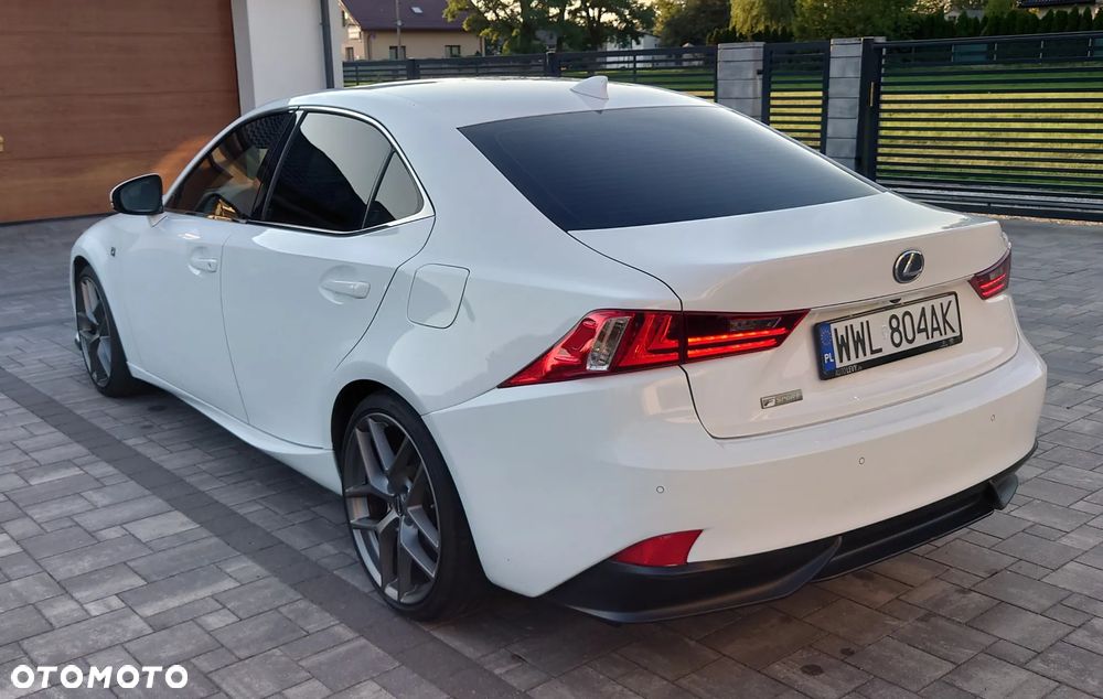 Lexus IS 300h F Sport - 3