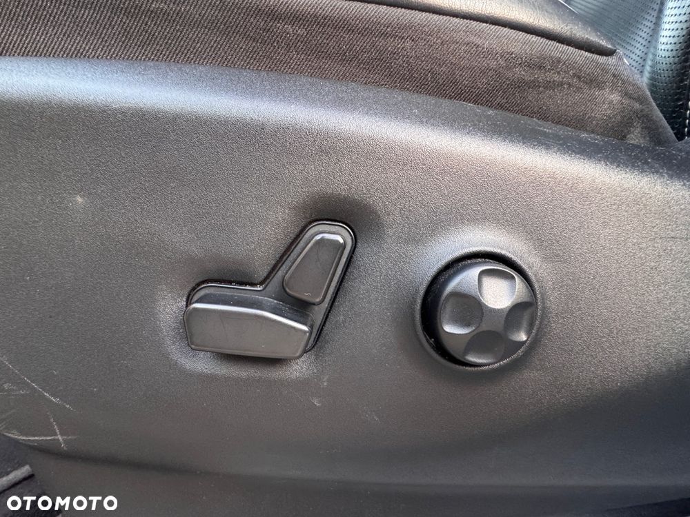 Chrysler Pacifica - 18