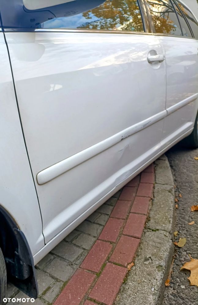 Toyota Avensis 1.8 VVT-i Sol - 18