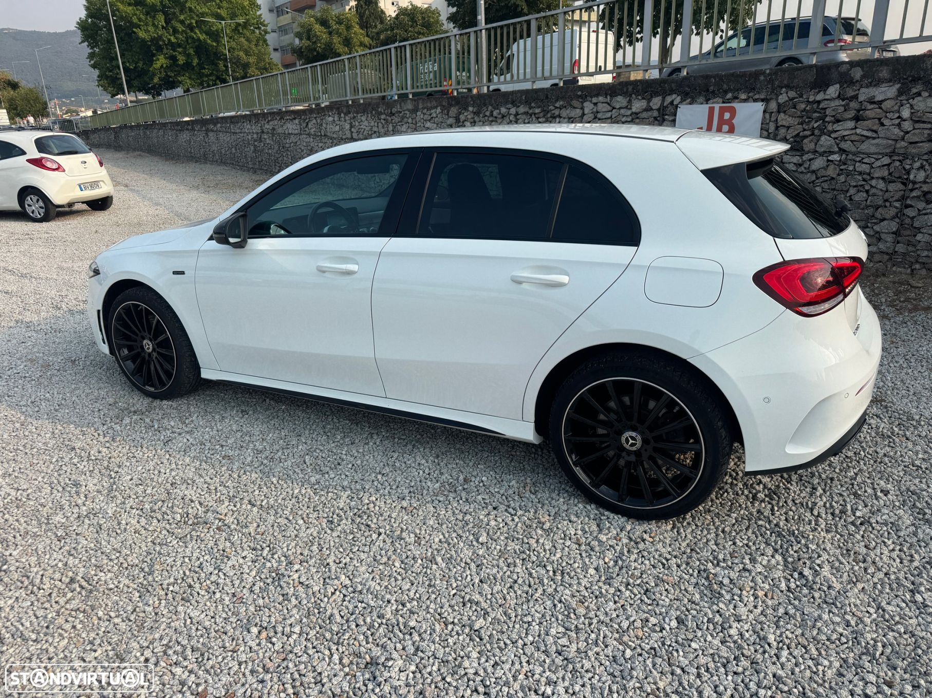 Mercedes-Benz A 250 e AMG Line - 4