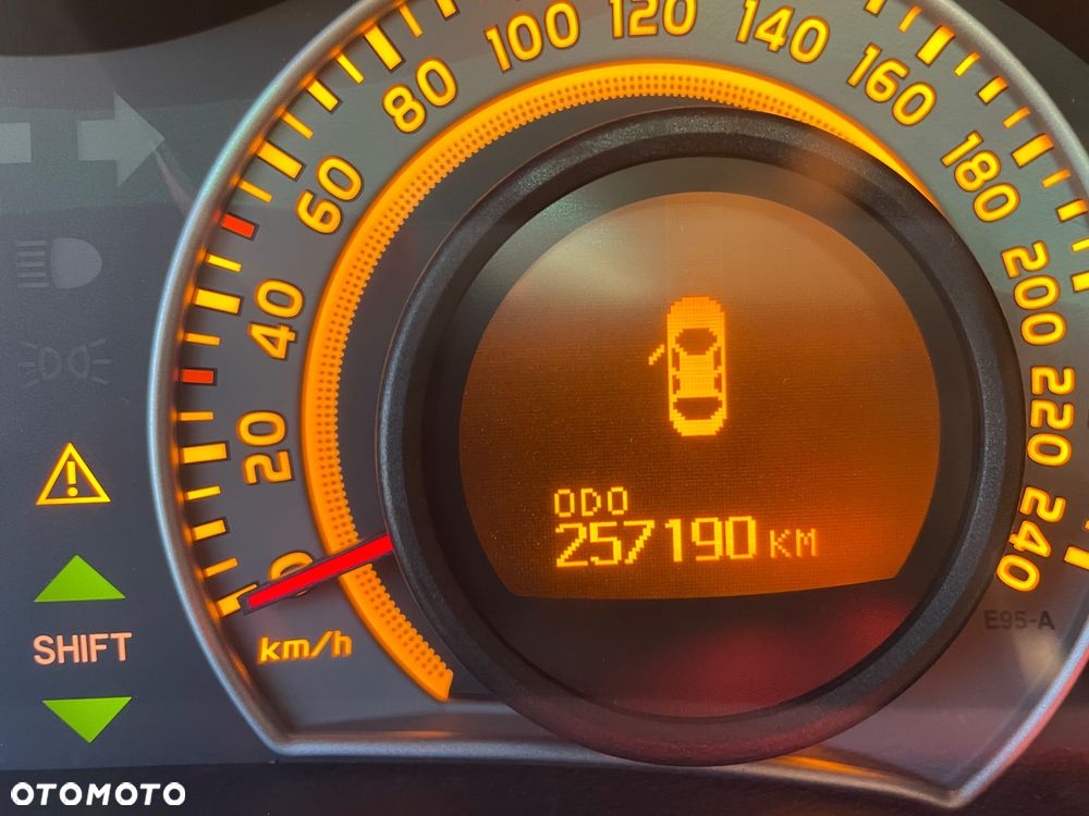 Toyota Auris 1.4 D-4D - 5