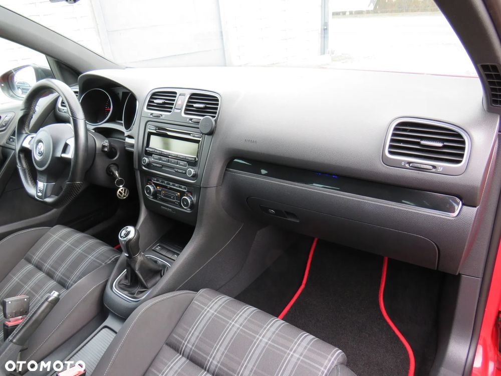 Volkswagen Golf - 30