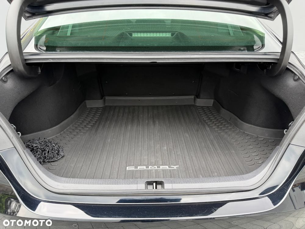 Toyota Camry 2.5 Hybrid Executive CVT - 37