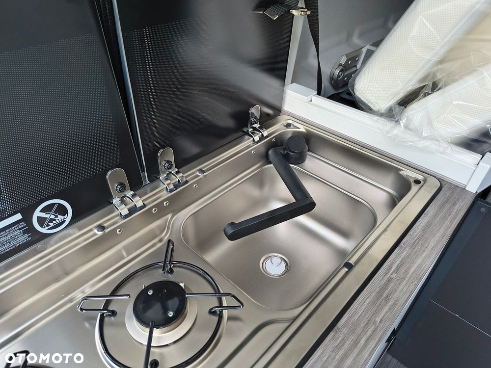 Volkswagen Crafter Grand California 600 silnik: 2,0 l TDI EU6 SCR BlueMotion Technology 130 kW skrzynia biegów: Przedni napęd automatyczna 8-biegowa rozstaw osi: 3640 mm - 35