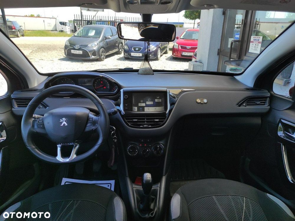 Peugeot 208 - 11