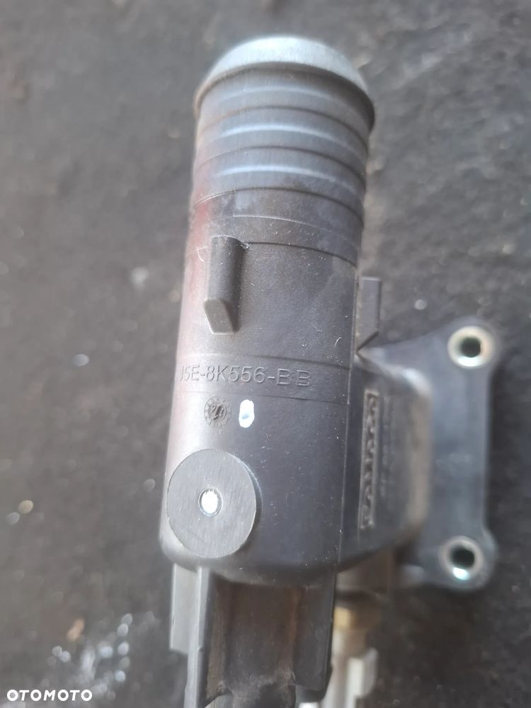 Ford Escape MK2 2,0 Króciec wody CJ5E 8K556 BB - 5