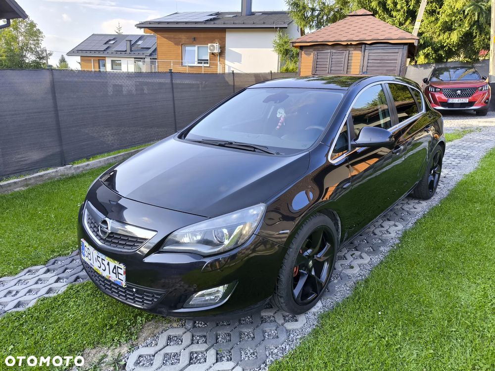 Opel Astra 1.6 Turbo Cosmo - 1