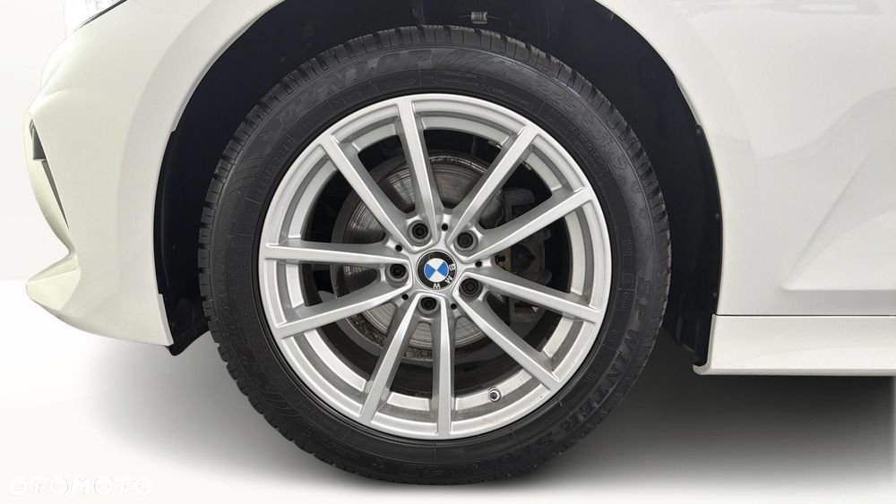 BMW Seria 3 318d mHEV - 20