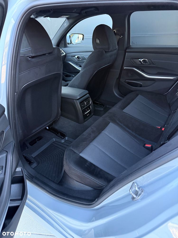 BMW Seria 3 330i xDrive M Sport - 26