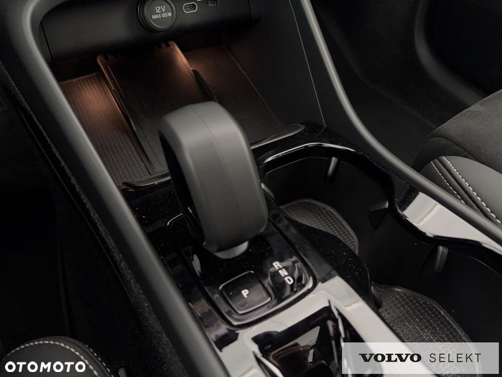Volvo XC 40 B4 B DKG Ultra Black Edition - 25