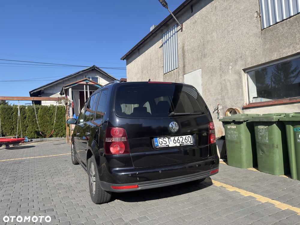 Volkswagen Touran 2007 photo 3