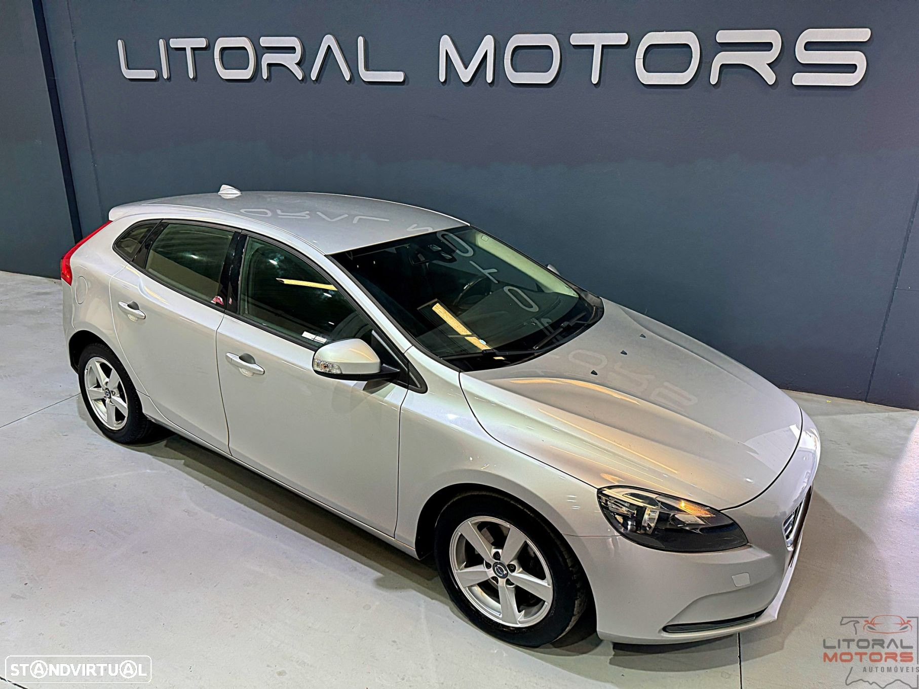 Volvo V40 1.6 D2 Momentum Powershift Eco - 2