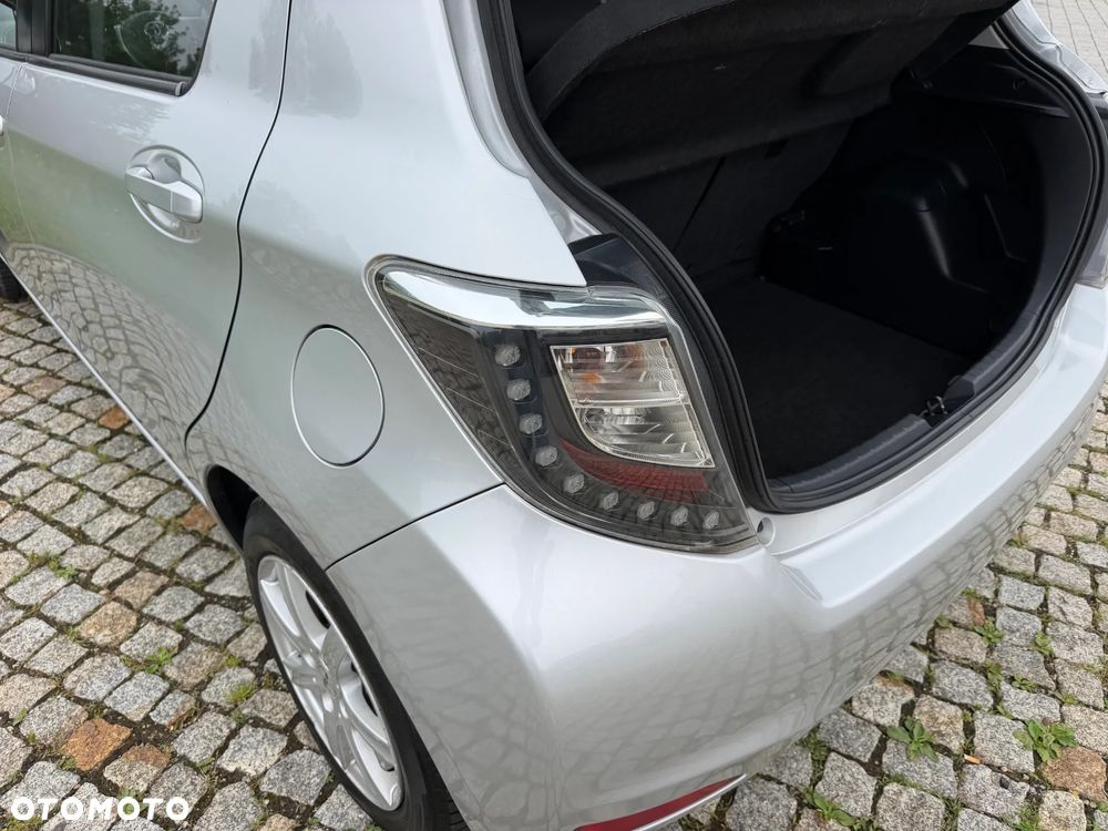 Toyota Yaris Hybrid 100 Premium - 34