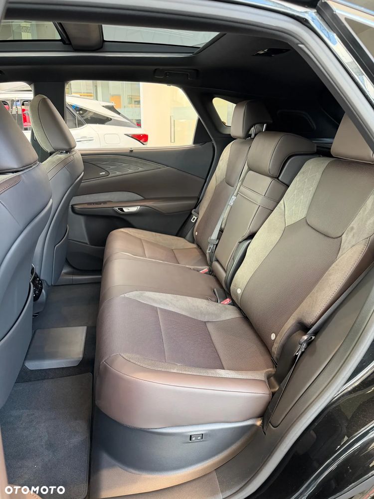 Lexus RX 450h+ Omotenashi - 12