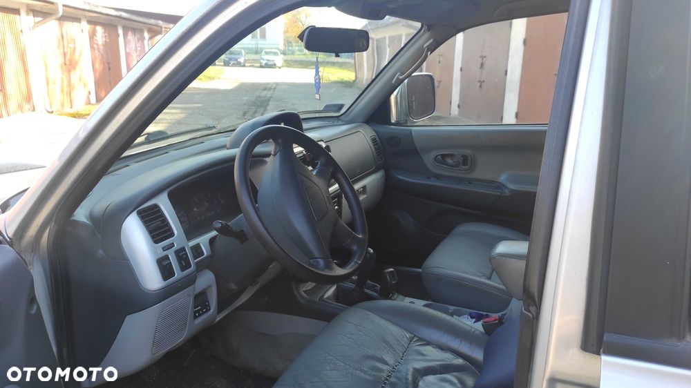 Mitsubishi Pajero Sport 2002 photo 3