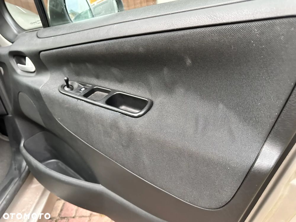 Peugeot 207 1.4 HDi Presence - 10