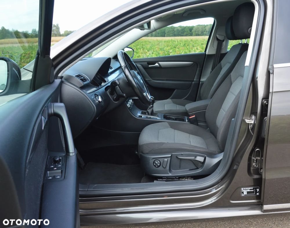 Volkswagen Passat - 20