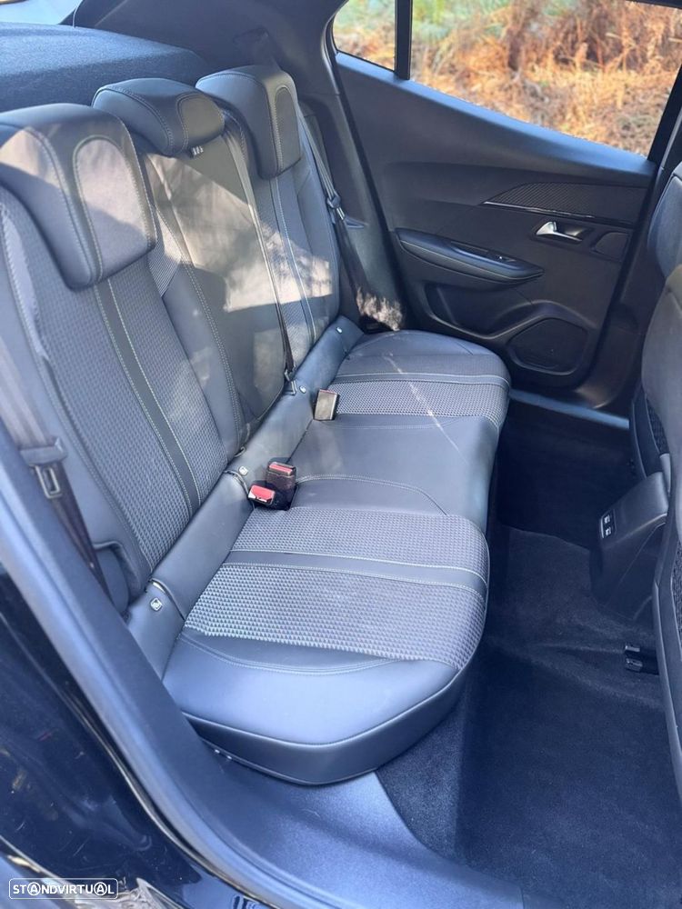 Peugeot e-2008 50 kWh GT - 21