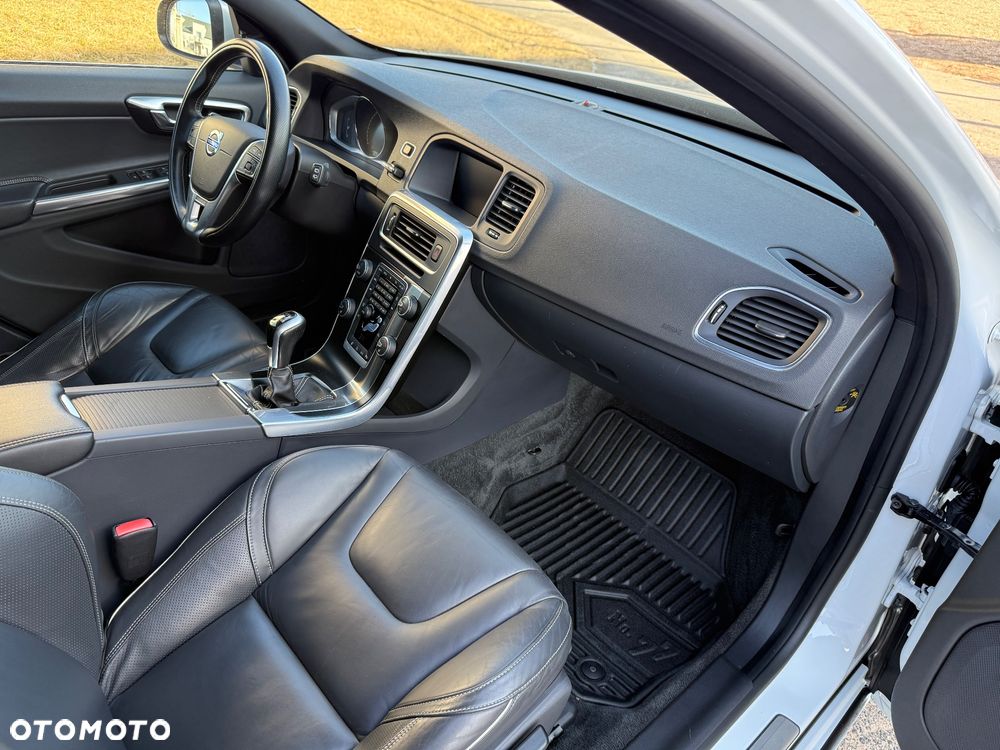 Volvo V60 D4 Drive-E R-Design Summum - 31