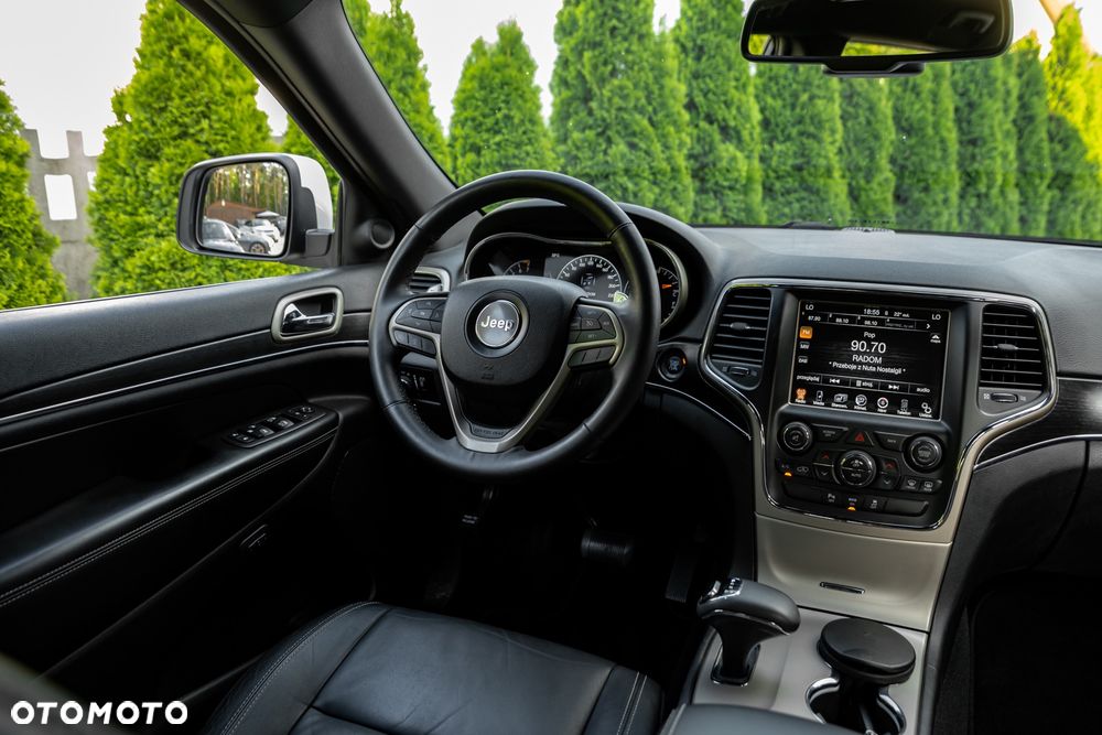 Jeep Grand Cherokee - 24