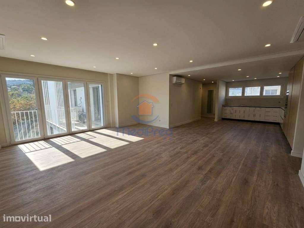 Apartamento T2 com Varanda e BOX - Grande imagem: 2/63